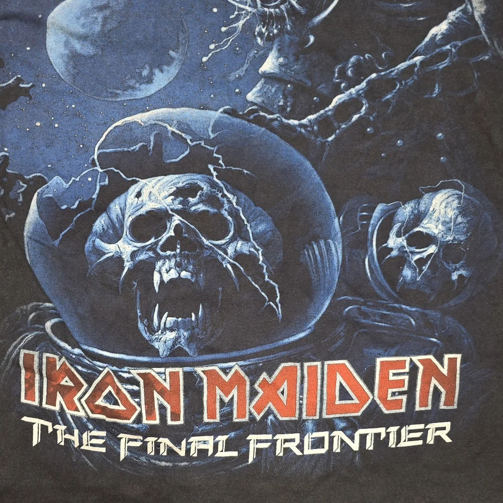 2010 Iron Maiden AOP Tshirt The Final Frontier Size Medium Band Tee - Picture 5 of 6
